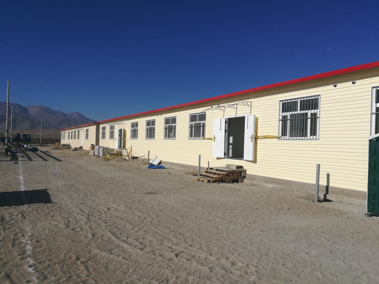 沙漠+高寒+暴雨都不怕！保温集装箱房到底靠什么抗住极端环境？